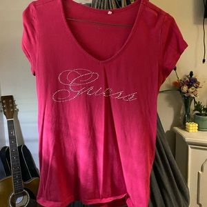 hot pink vintage guess t shirt.